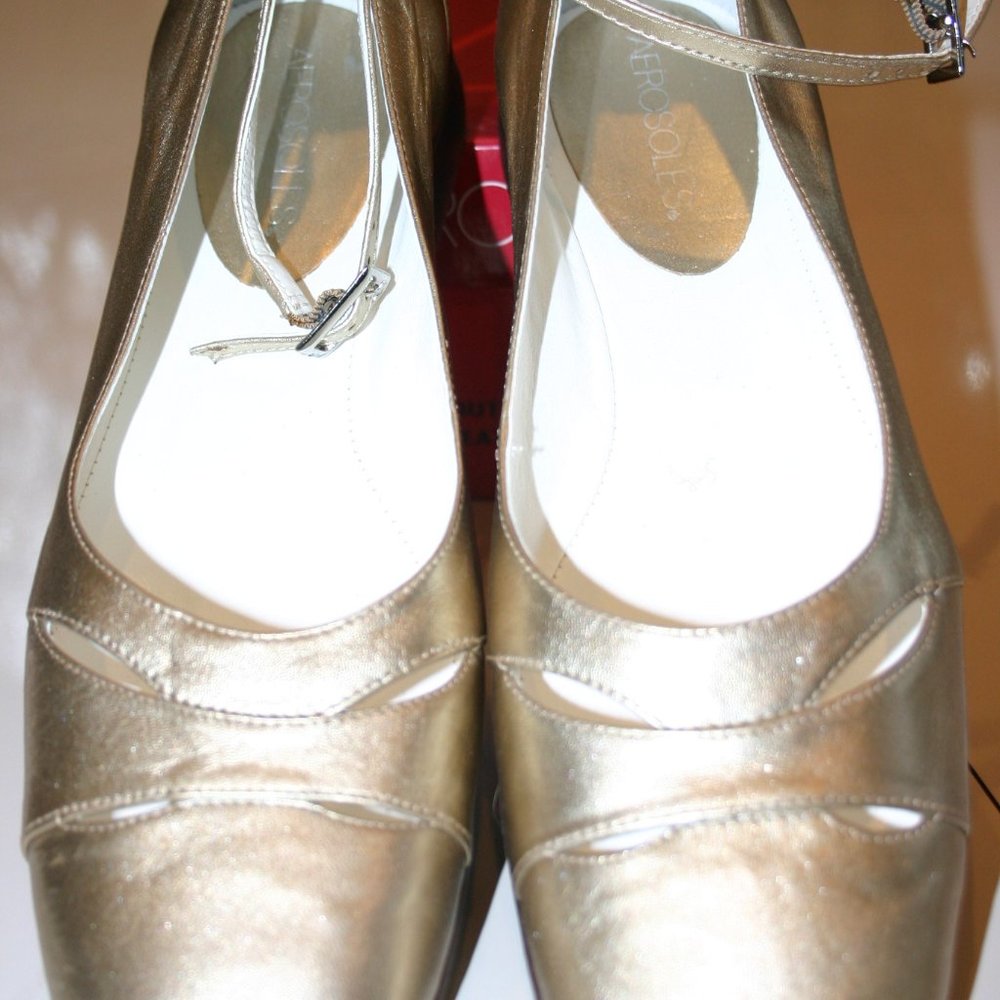 Flats Gold Metallic w/ slight Wedge 8.5M NeverWorn